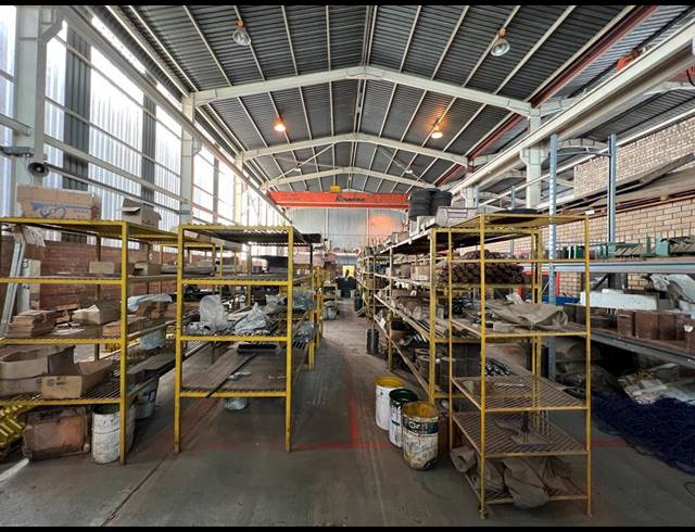 2,152M² WAREHOUSE FOR SALE IN DRIEHOEK